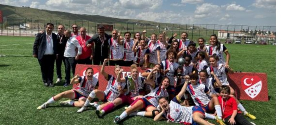 Doğuş Gold Gaziantep Asya Spor, Turkcell Kadın Futbol Süper Ligi'ne Yükseldi