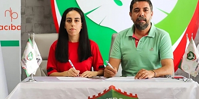 Amed Sportif Faaliyetleri Büşra Becerikli ile yeni sözleşme imzaladı! 