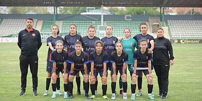 Karabük Gençlerbirliği kadın futbol takımı Yarı Final için Eskişehir'e Yola Çıktı